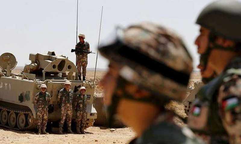 القوات المسلحة: القبض على 5 أشخاص حاولوا اجتياز الحدود بطريقة غير مشروعة القوات المسلحة: القبض على 5 أشخاص حاولوا اجتياز الحدود بطريقة غير مشروعة