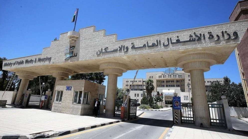 وزارة الأشغال: مشروعات طرق مركزية ومحلية تتجاوز قيمتها 10ملايين دينار في البلقاء وزارة الأشغال: مشروعات طرق مركزية ومحلية تتجاوز قيمتها 10ملايين دينار في البلقاء