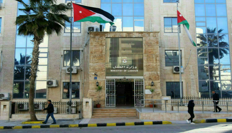 وزارة العمل: وقف استقدام العمالة غير الأردنية وزارة العمل: وقف استقدام العمالة غير الأردنية