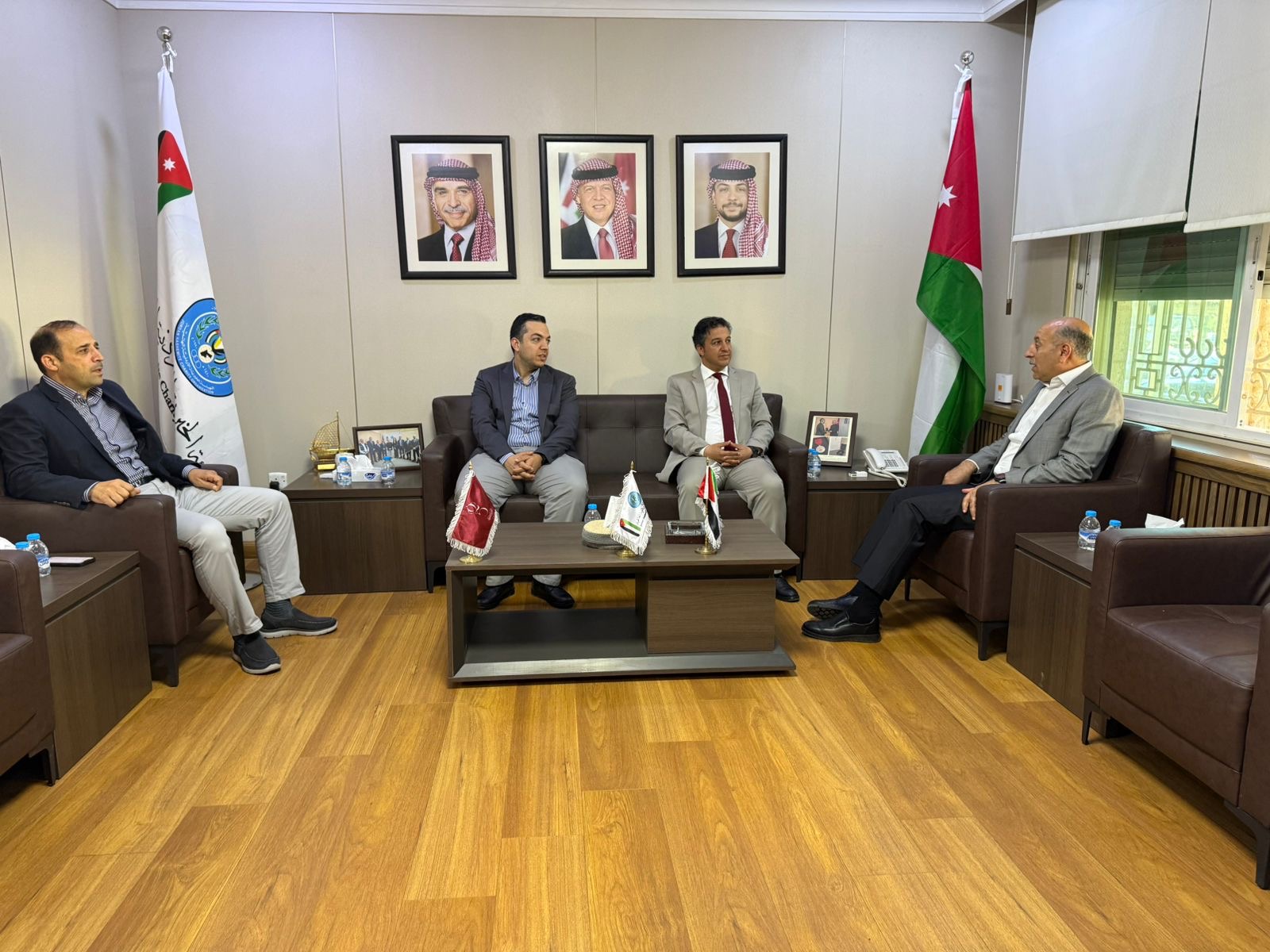 تضافر الجهود الأردنية لدعم قطاع غزة.. “أطباء من أجل القدس” تلتقي الهيئة الخيرية الهاشمية لتعزيز العمل الإغاثي تضافر الجهود الأردنية لدعم قطاع غزة.. “أطباء من أجل القدس” تلتقي الهيئة الخيرية الهاشمية لتعزيز العمل الإغاثي