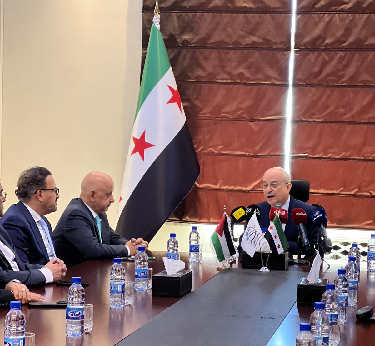 وزير النقل السوري: نرحب بالاستثمارات الأردنية بقطاع النقل واللوجستيات وزير النقل السوري: نرحب بالاستثمارات الأردنية بقطاع النقل واللوجستيات
