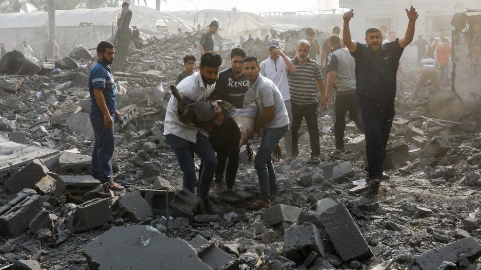 19 شهيدًا جراء قصف الاحتلال وسط وجنوب قطاع غزة 19 شهيدًا جراء قصف الاحتلال وسط وجنوب قطاع غزة