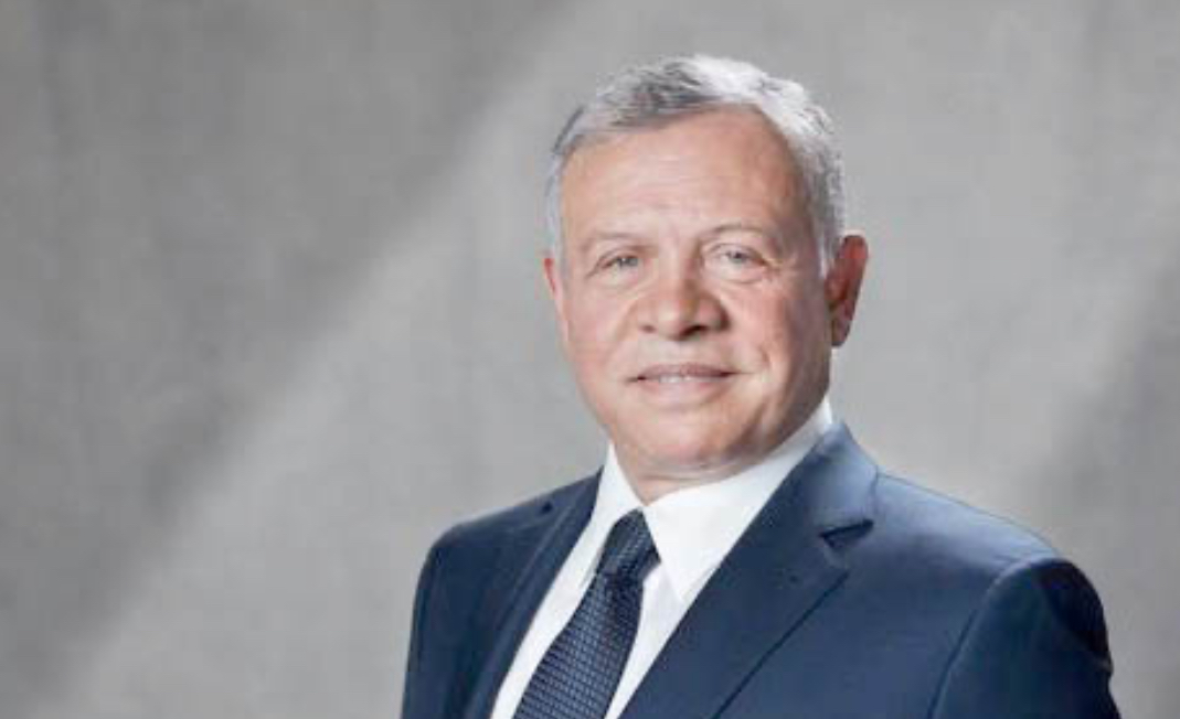 الملك يعود إلى أرض الوطن الملك يعود إلى أرض الوطن