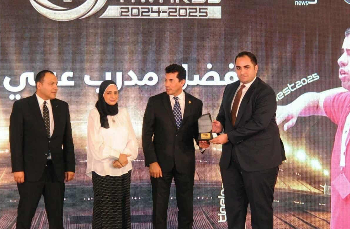 “العساف” يظفر بجائزة افضل مدرب عربي للتايكواندو “العساف” يظفر بجائزة افضل مدرب عربي للتايكواندو