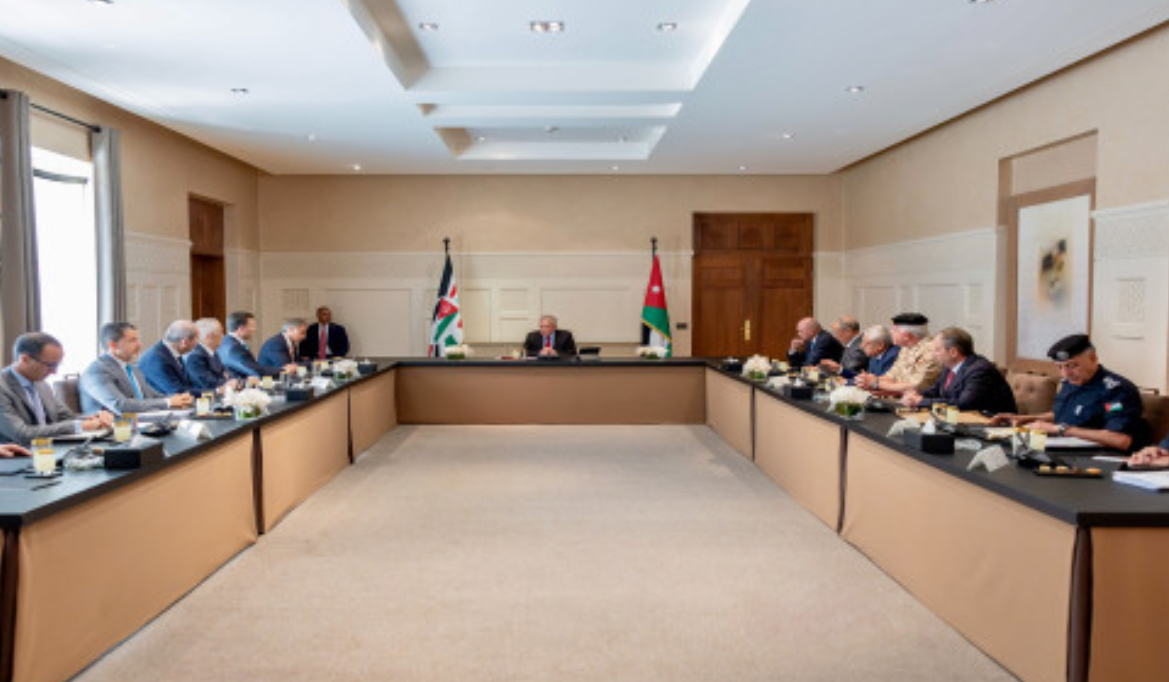 الملك: الأردن لن يسمح لأحد باستغلال التطورات الإقليمية للتشكيك بمواقفه الثابتة الملك: الأردن لن يسمح لأحد باستغلال التطورات الإقليمية للتشكيك بمواقفه الثابتة