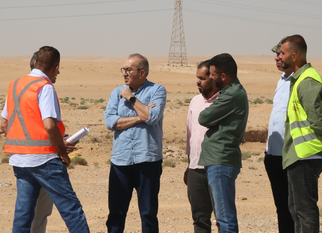 وزير الأشغال يتفقد مشروعي طريق الموقر-الأزرق والاستاد الرياضي الجديد وزير الأشغال يتفقد مشروعي طريق الموقر-الأزرق والاستاد الرياضي الجديد