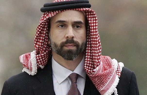 الأمير طلال بن محمد يؤدي اليمين الدستورية نائبا للملك الأمير طلال بن محمد يؤدي اليمين الدستورية نائبا للملك