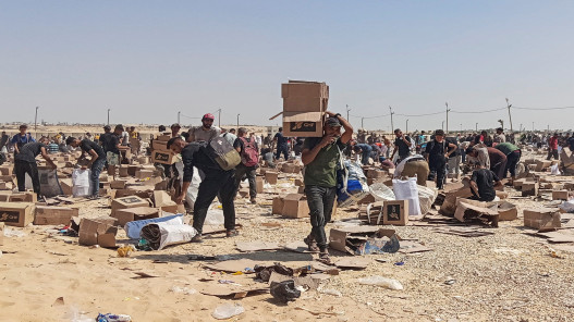الأونروا: الناس جياع في غزة اجبروا على الزحف على الأرض وسط إطلاق نار كثيف الأونروا: الناس جياع في غزة اجبروا على الزحف على الأرض وسط إطلاق نار كثيف