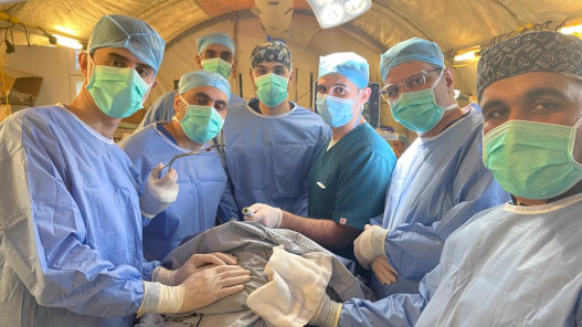 المستشفى الميداني الأردني غزة/6 يجري عملية ل استخراج شظية كبيرة الحجم من طفل المستشفى الميداني الأردني غزة/6 يجري عملية ل استخراج شظية كبيرة الحجم من طفل