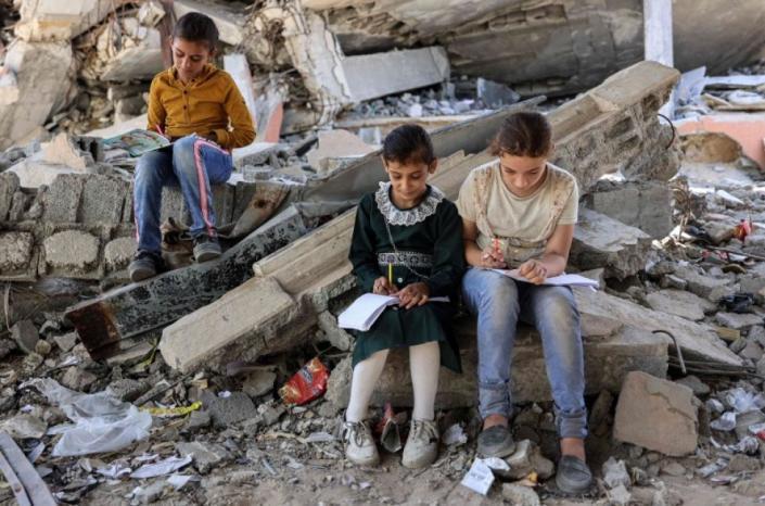 16,382طالبًا فلسطينيا استُشهدوا منذ بدء العدوان الإسرائيلي على غزة والضفة الغربية 16,382طالبًا فلسطينيا استُشهدوا منذ بدء العدوان الإسرائيلي على غزة والضفة الغربية