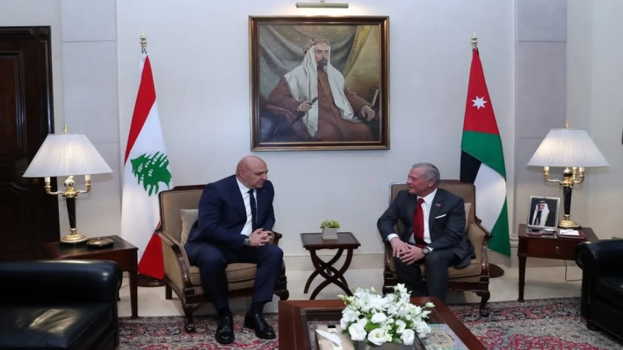 الملك يؤكد وقوف الأردن إلى جانب لبنان في جهوده للحفاظ على أمنه واستقراره الملك يؤكد وقوف الأردن إلى جانب لبنان في جهوده للحفاظ على أمنه واستقراره