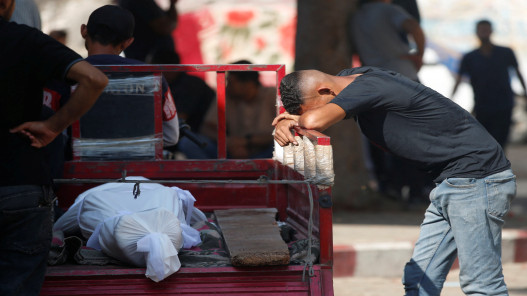 34 شهيدا في مجزرتين جديدتين ارتكبهما الاحتلال وسط قطاع غزة 34 شهيدا في مجزرتين جديدتين ارتكبهما الاحتلال وسط قطاع غزة