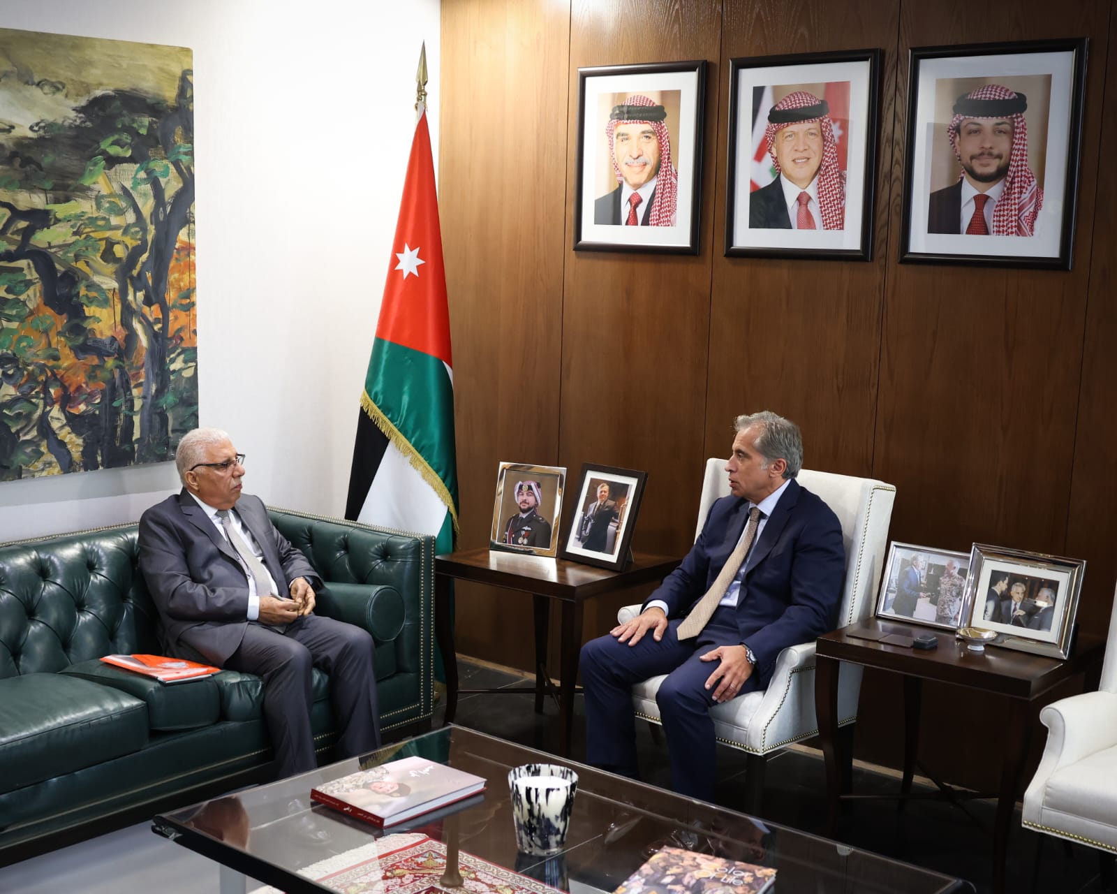 رئيس الوزراء يلتقي رئيسيّ مجلسيّ إدارتيّ التلفزيون ووكالة الأنباء الأردنيَّة رئيس الوزراء يلتقي رئيسيّ مجلسيّ إدارتيّ التلفزيون ووكالة الأنباء الأردنيَّة