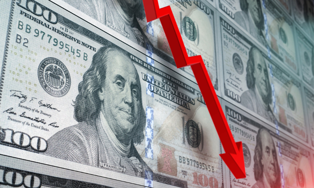 الدولار يقترب من أدنى مستوياته في ثلاث سنوات ونصف الدولار يقترب من أدنى مستوياته في ثلاث سنوات ونصف