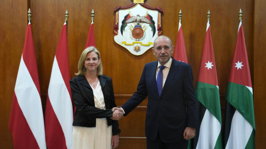 الصفدي يؤكد ضرورة وقف الإجراءات الإسرائيلية اللاشرعية في الضفة الغربية الصفدي يؤكد ضرورة وقف الإجراءات الإسرائيلية اللاشرعية في الضفة الغربية