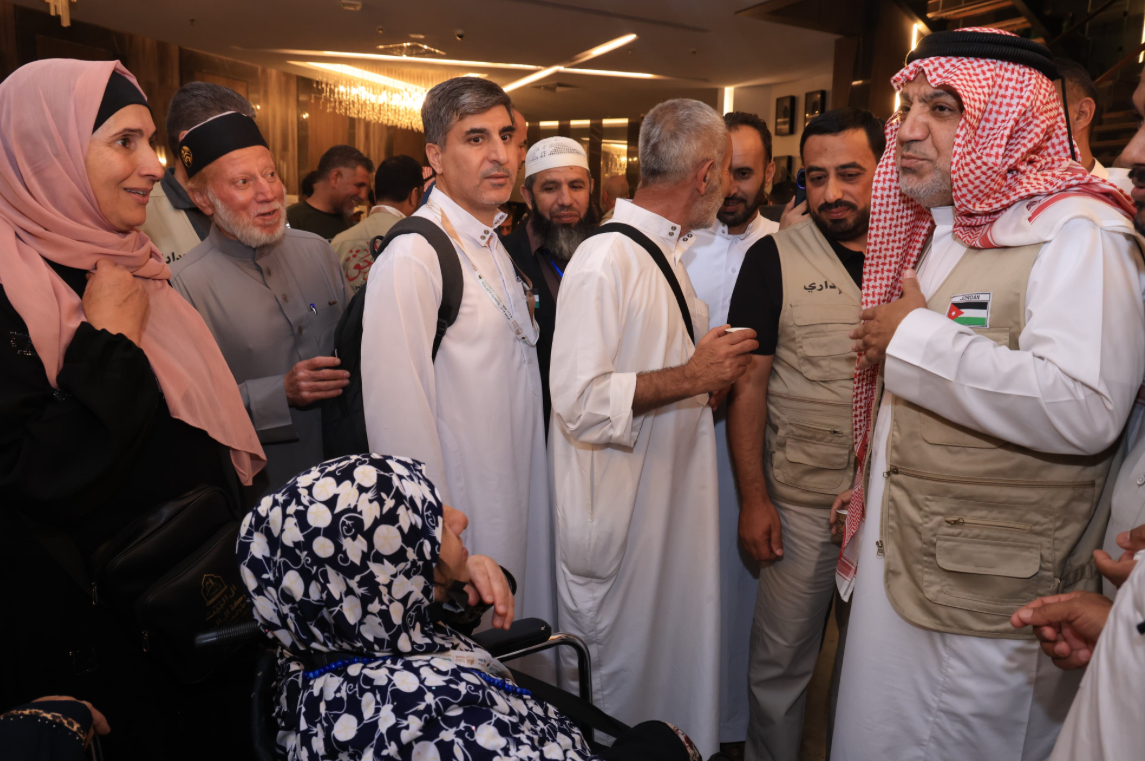 وزير الأوقاف يتفقد الحجاج الأردنيين في مكة وزير الأوقاف يتفقد الحجاج الأردنيين في مكة