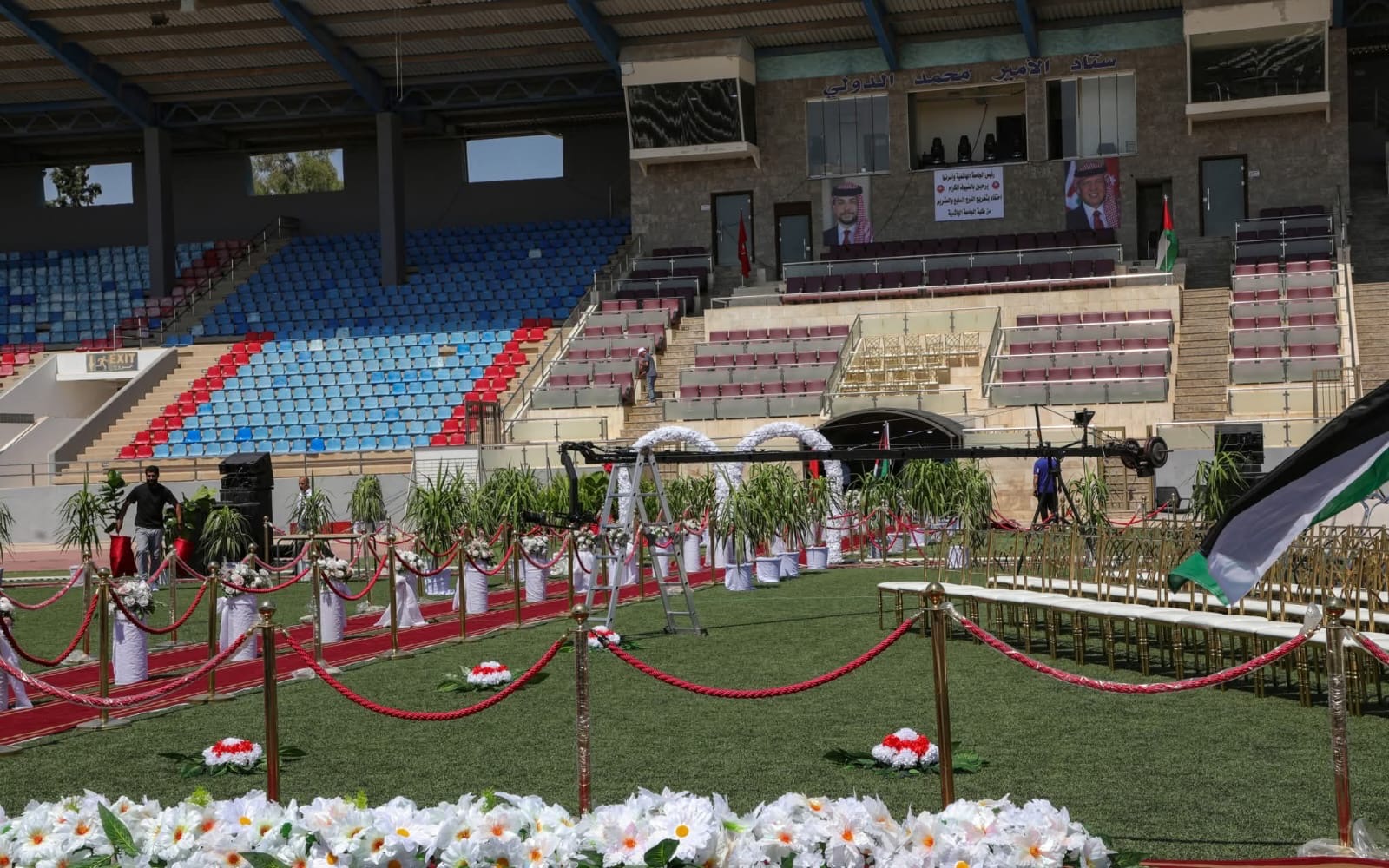 د. الحياري يتفقد الترتيبات النهائية لحفل تخريج الفوج السابع والعشرين من طلبة الجامعة الهاشمية