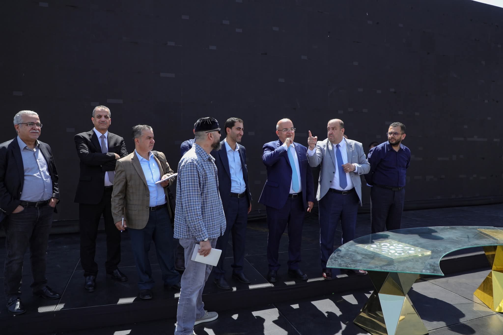 د. الحياري يتفقد الترتيبات النهائية لحفل تخريج الفوج السابع والعشرين من طلبة الجامعة الهاشمية