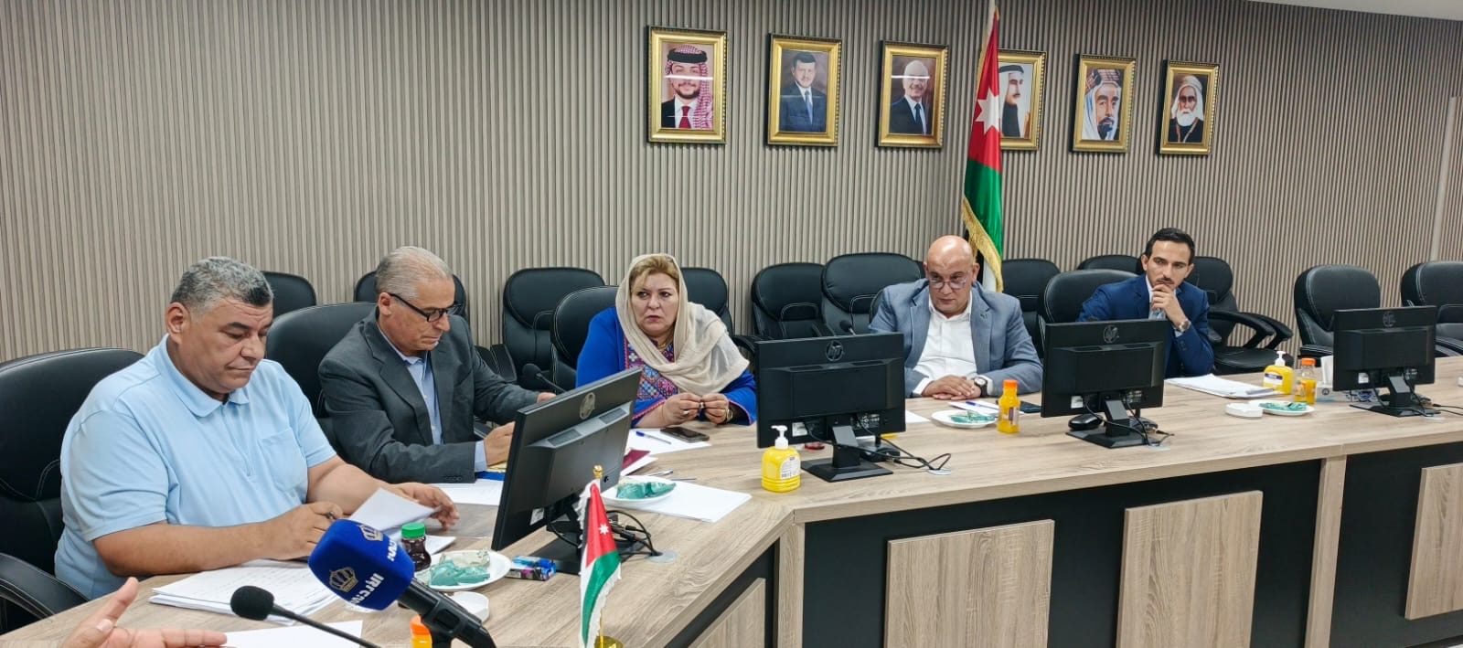 لجنة بلدية المفرق الكبرى تعقد اجتماعها الأول برئاسة الفايز وأعضاء اللجنة