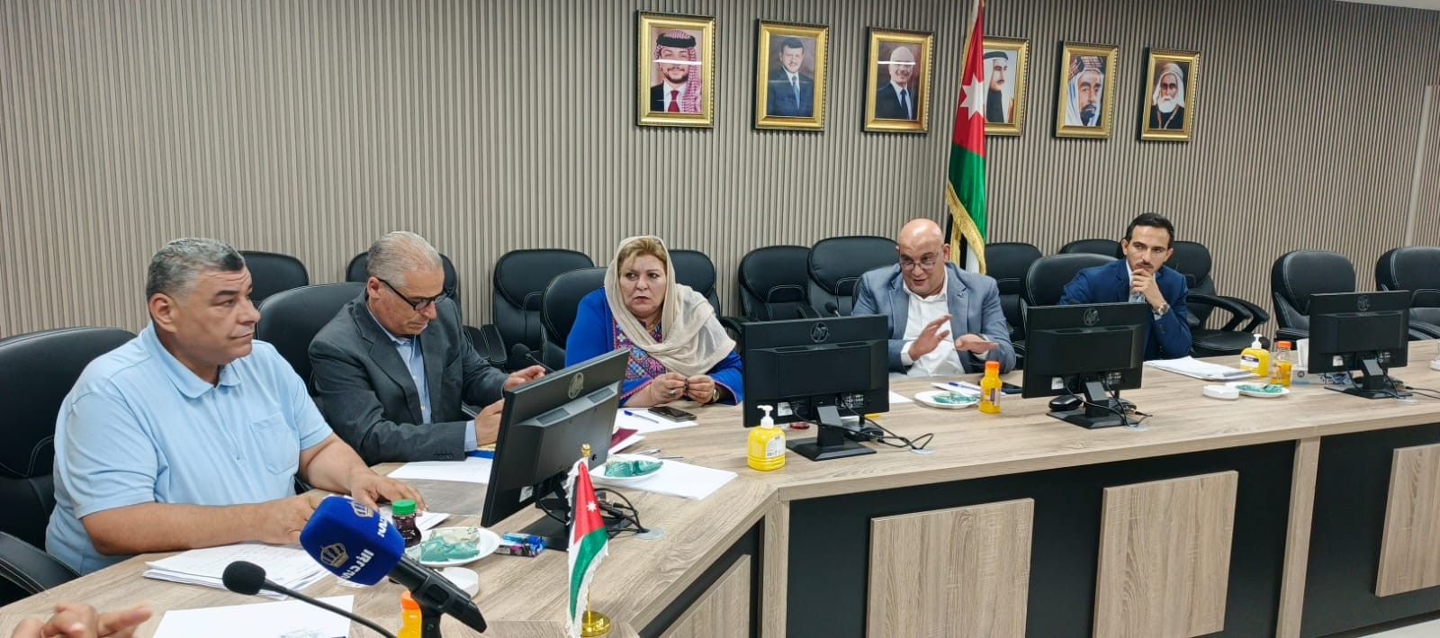 لجنة بلدية المفرق الكبرى تعقد اجتماعها الأول برئاسة الفايز وأعضاء اللجنة