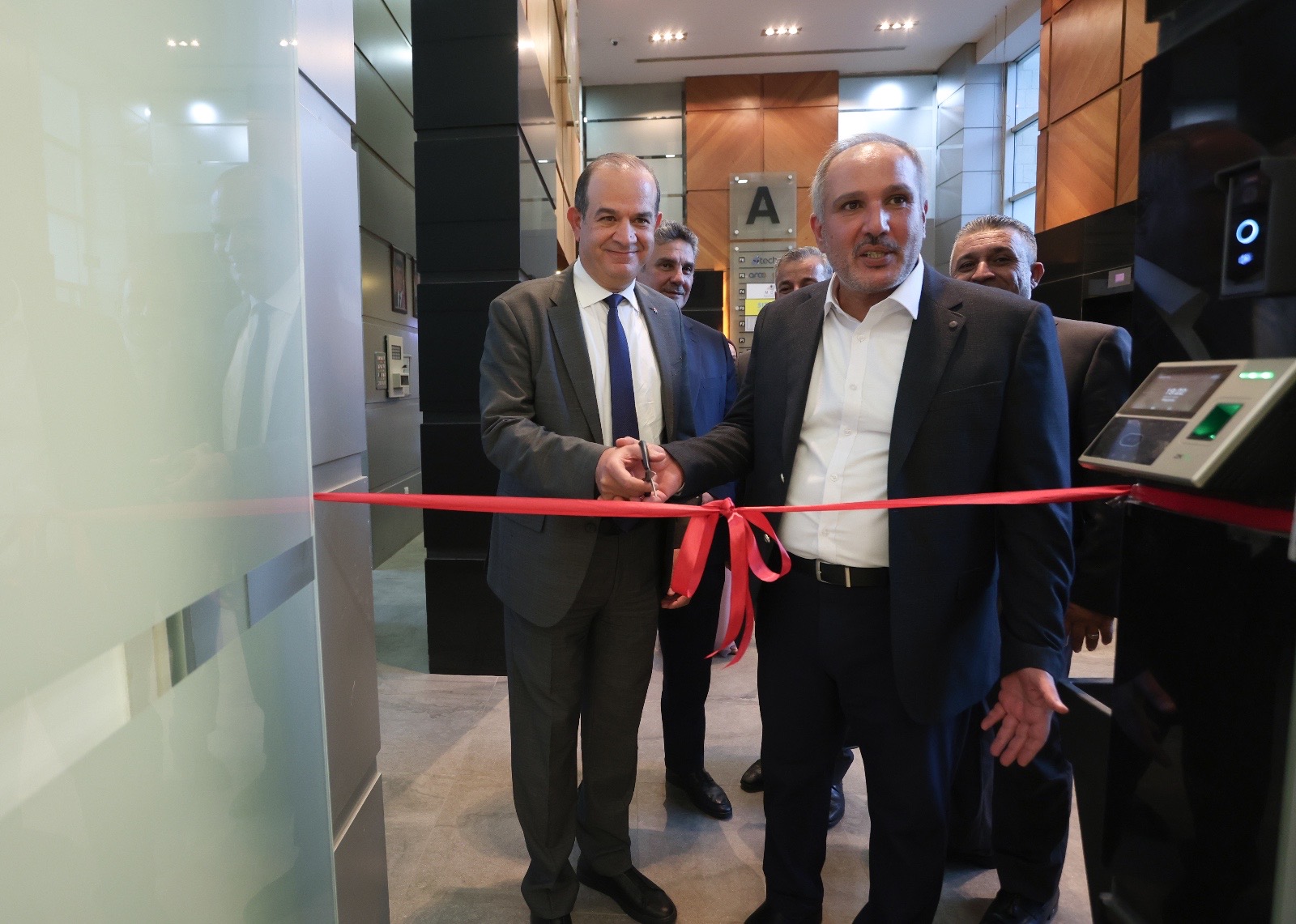 وزير الاقتصاد الرقمي يفتتح مكاتب جمعية انتاج الجديدة وزير الاقتصاد الرقمي يفتتح مكاتب جمعية انتاج الجديدة