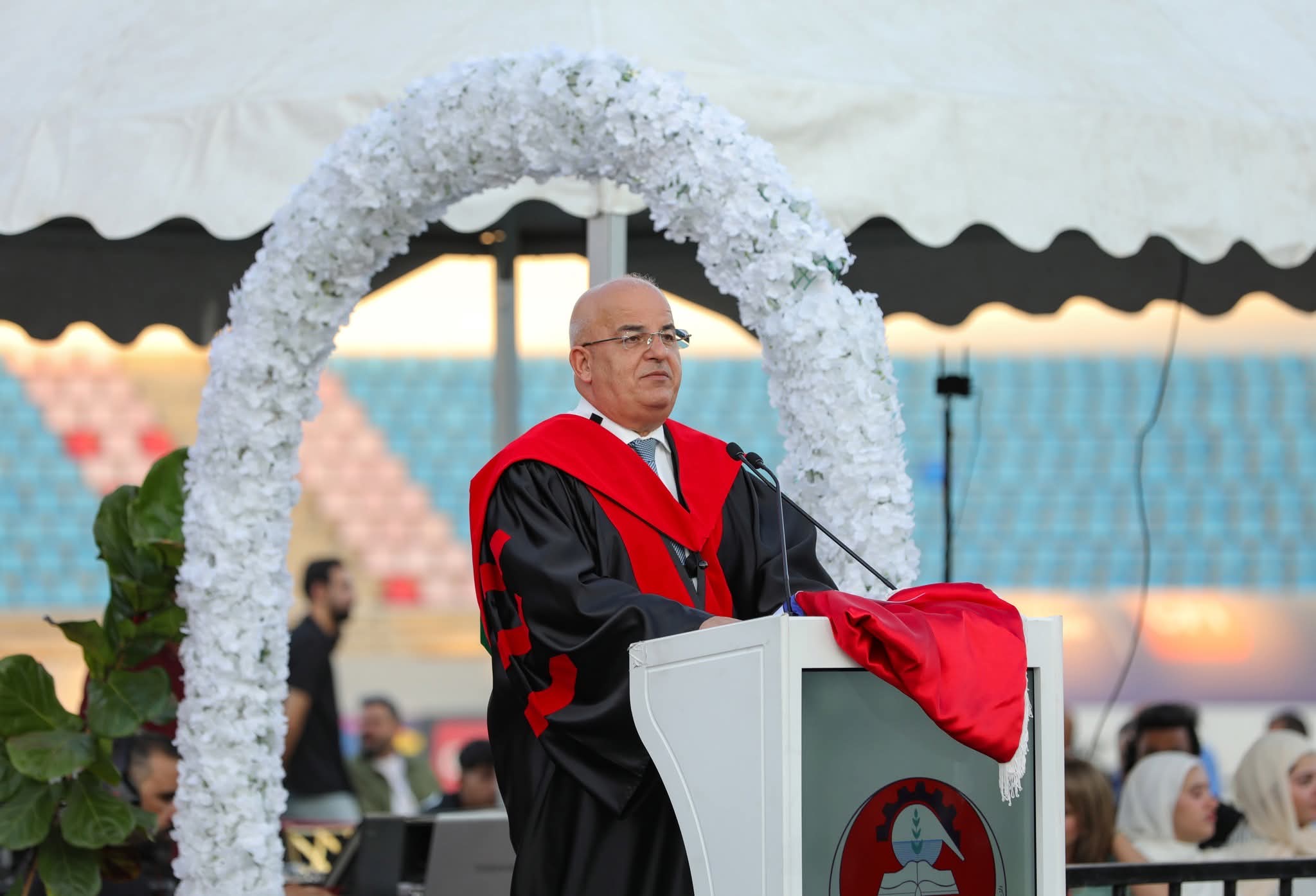 اختتام احتفالات الجامعة الهاشمية بتخريج طلبة كليات الطب والصيدلة والدراسات العليا اختتام احتفالات الجامعة الهاشمية بتخريج طلبة كليات الطب والصيدلة والدراسات العليا