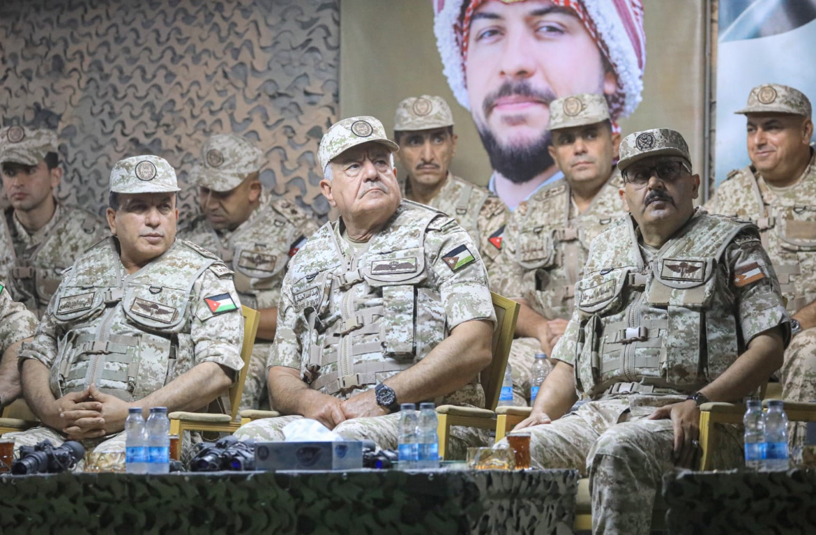 رئيس هيئة الأركان المشتركة يتابع مجريات التمرين الليلي “النجم الثاقب” بالمنطقة العسكرية الشرقية رئيس هيئة الأركان المشتركة يتابع مجريات التمرين الليلي “النجم الثاقب” بالمنطقة العسكرية الشرقية
