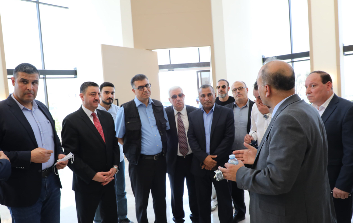 وزير الزراعة يتفقد مصنعا بيطريا قيد الإنشاء في مدينة الحسن الصناعية وزير الزراعة يتفقد مصنعا بيطريا قيد الإنشاء في مدينة الحسن الصناعية