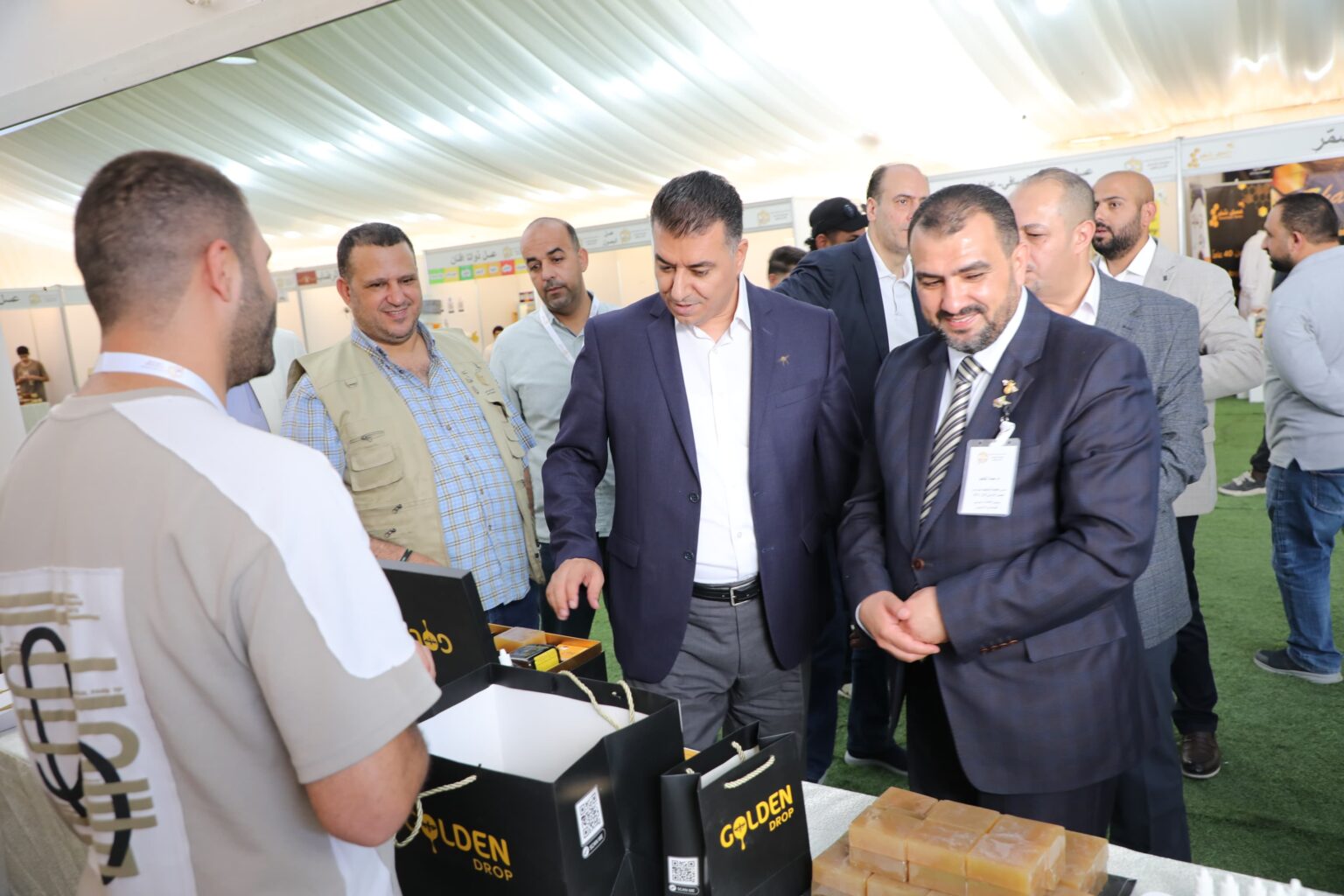 وزارة الزراعة: قروض بدون فوائد للنحالين وزارة الزراعة: قروض بدون فوائد للنحالين