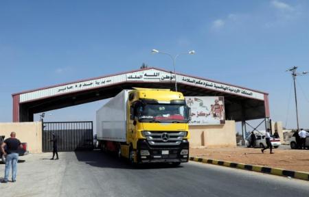 1500 شاحنة تمر يوميًا عبر مركز حدود جابر بين الأردن وسوريا 1500 شاحنة تمر يوميًا عبر مركز حدود جابر بين الأردن وسوريا