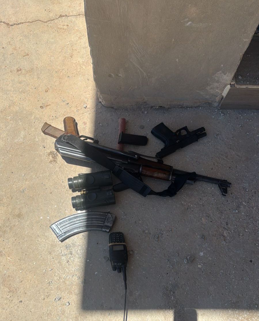 الأمن العام ينفّذ عملية نوعية في الرويشد ويقبض على مهربين خطرين الأمن العام ينفّذ عملية نوعية في الرويشد ويقبض على مهربين خطرين