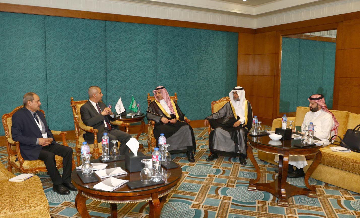 وزير الطاقة يؤكد أهمية تعزيز التعاون الأردني السعودي في المسوحات الجيولوجية وزير الطاقة يؤكد أهمية تعزيز التعاون الأردني السعودي في المسوحات الجيولوجية