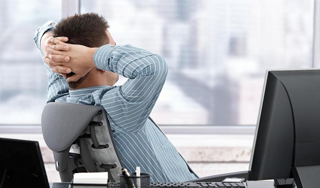 طريقة سهلة لاسترخاء العضلات أثناء العمل طريقة سهلة لاسترخاء العضلات أثناء العمل
