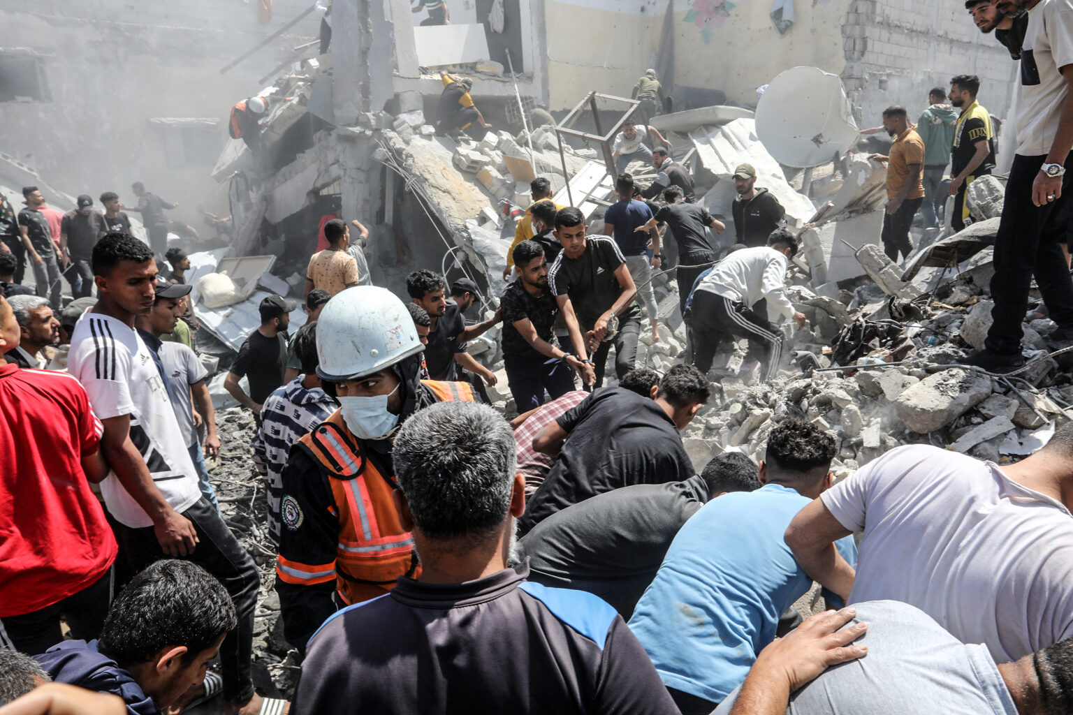 98 شهيدًا خلال 48 ساعة في غزة 98 شهيدًا خلال 48 ساعة في غزة