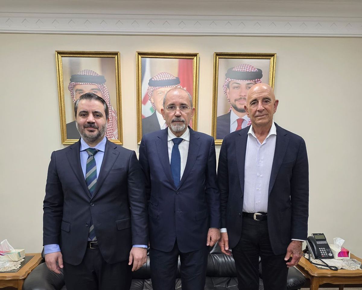 الأردن وسوريا وأمريكا يتفقون على خطوات تدعم تنفيذ اتفاق وقف إطلاق النار في السويداء الأردن وسوريا وأمريكا يتفقون على خطوات تدعم تنفيذ اتفاق وقف إطلاق النار في السويداء