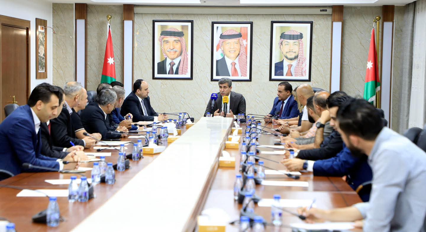 “الشباب النيابية” تبحث تحديات الأندية الرياضية في جرش “الشباب النيابية” تبحث تحديات الأندية الرياضية في جرش