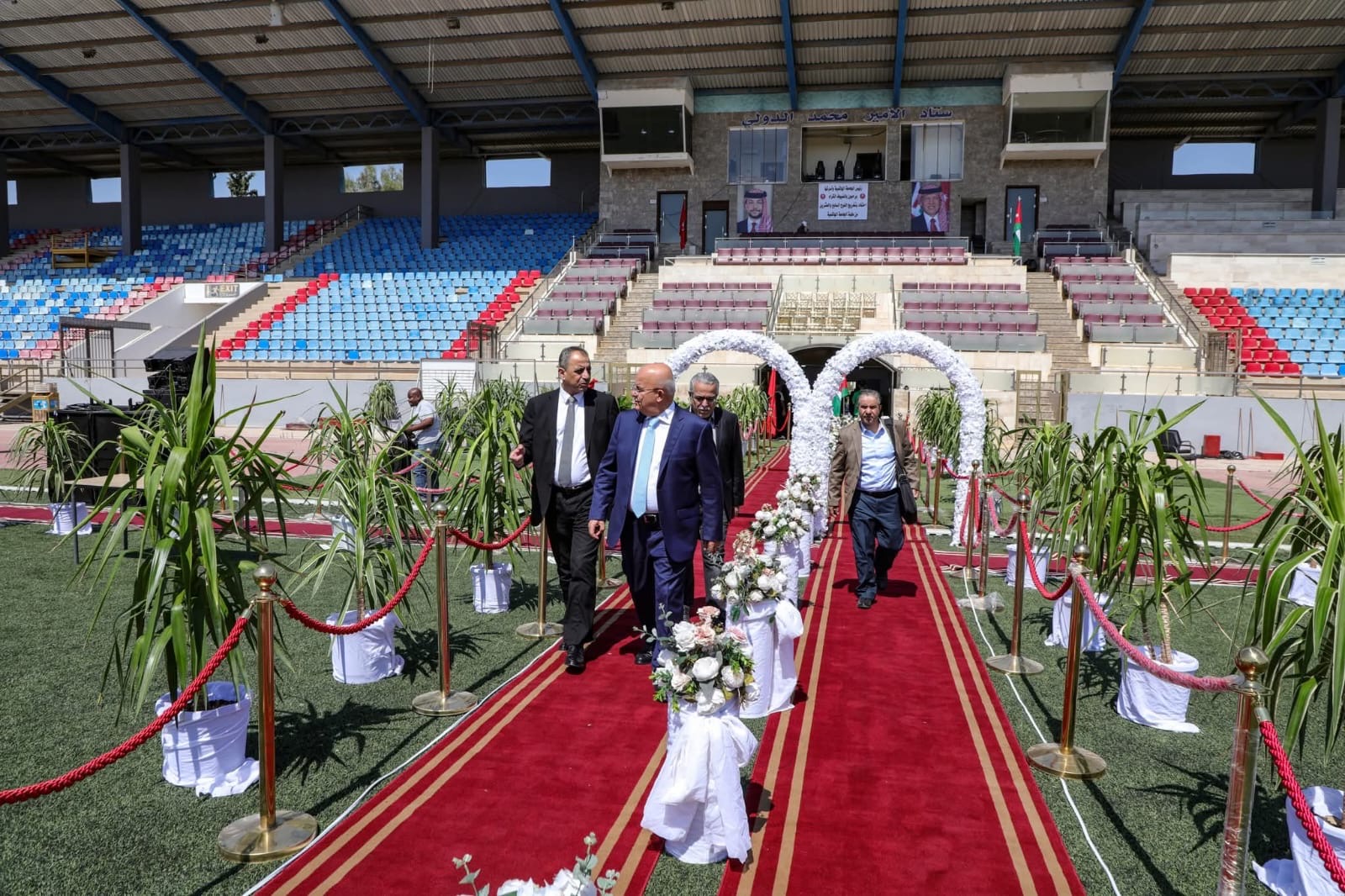 د. الحياري يتفقد الترتيبات النهائية لحفل تخريج الفوج السابع والعشرين من طلبة الجامعة الهاشمية