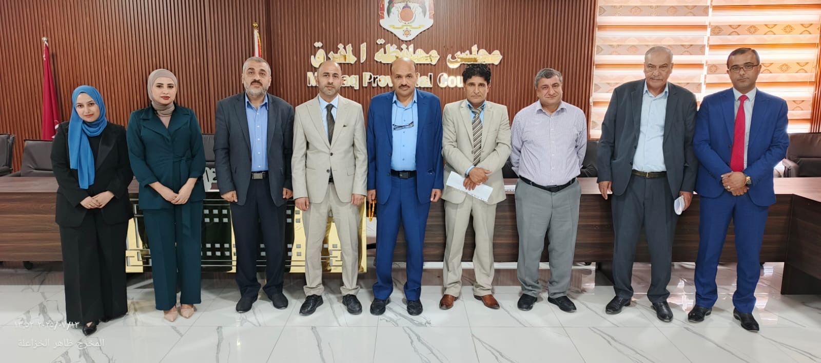 رئيس وأعضاء لجنة مجلس محافظة المفرق يؤدون اليمين القانونية إيذانا ببدء ممارسة عملهم في المجلس رئيس وأعضاء لجنة مجلس محافظة المفرق يؤدون اليمين القانونية إيذانا ببدء ممارسة عملهم في المجلس