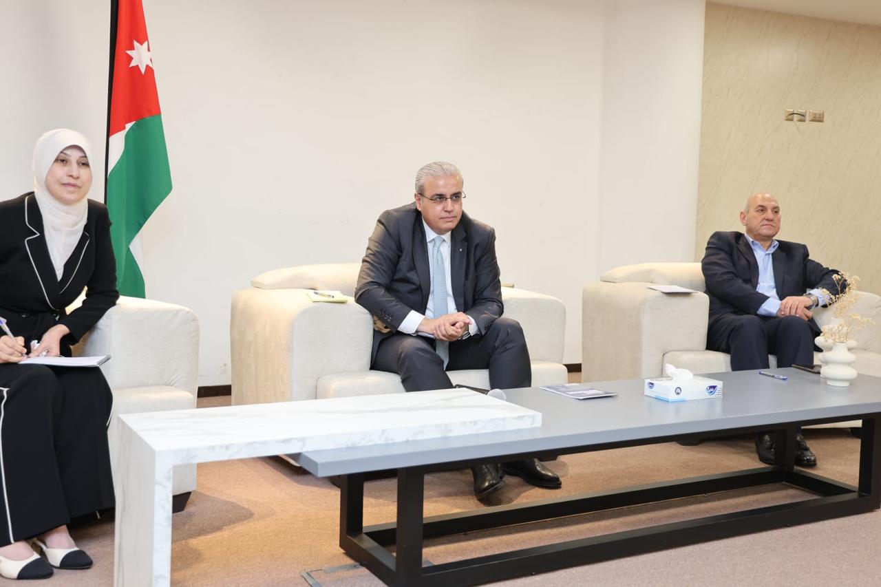 وزير الصحة يطلق “جائزة المستشفى المتميز “ وزير الصحة يطلق “جائزة المستشفى المتميز “