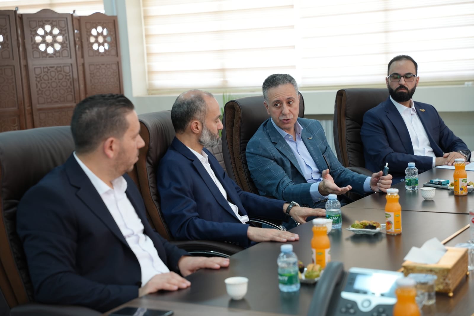 الأردن وسوريا تؤكدان تعزيز وتنشيط العمل في المعبر الحدودي والمنطقة المشتركة الأردن وسوريا تؤكدان تعزيز وتنشيط العمل في المعبر الحدودي والمنطقة المشتركة