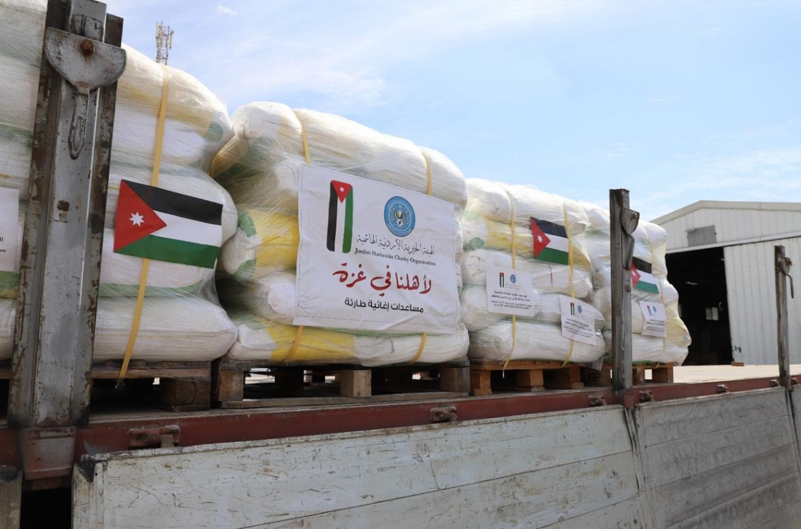 “الخيرية الهاشمية”: عبور 85 شاحنة محملة بالمواد الإغاثية إلى غزة “الخيرية الهاشمية”: عبور 85 شاحنة محملة بالمواد الإغاثية إلى غزة