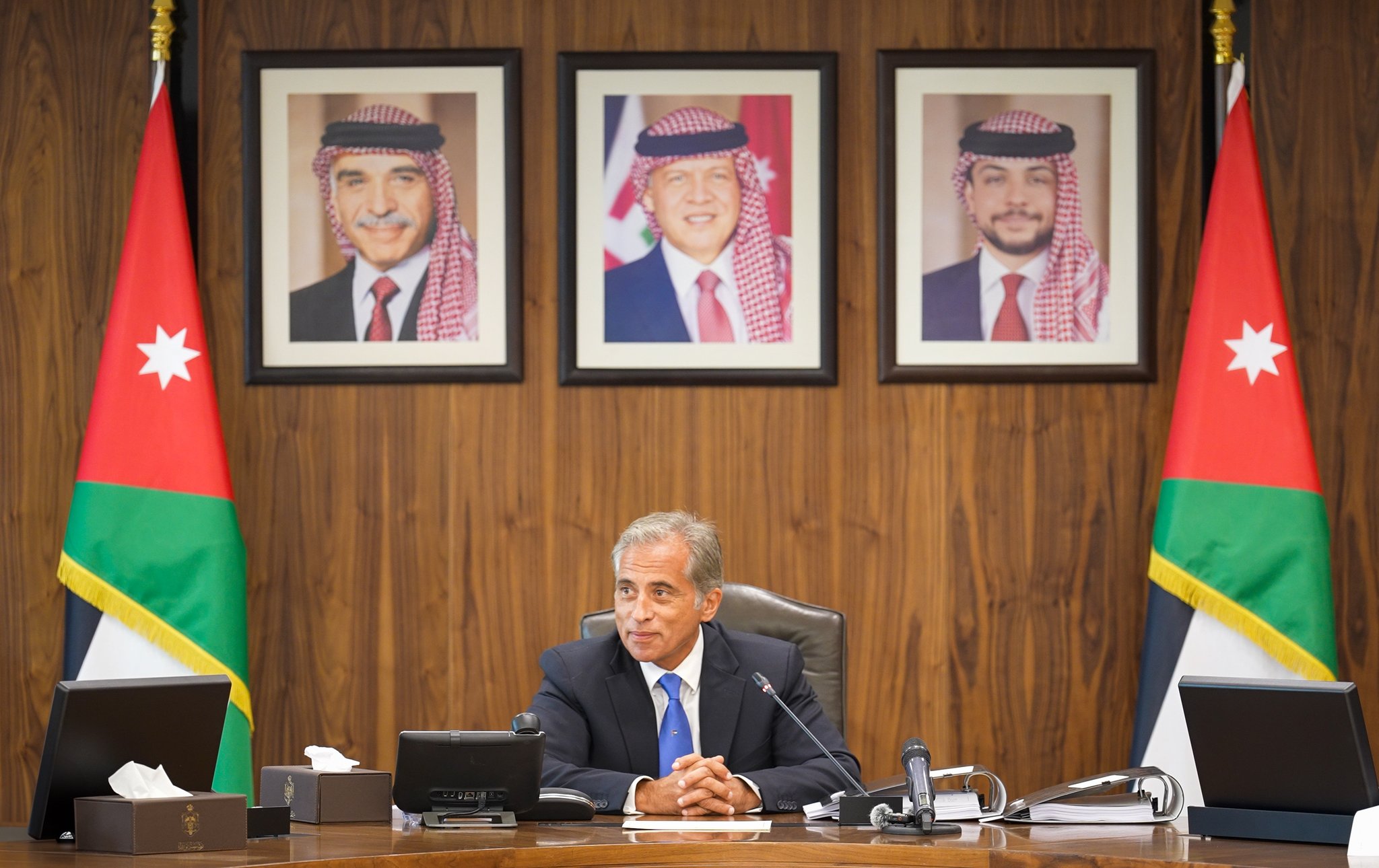 رئيس الوزراء: على كل وزير أن يكرِّس الوقت الكافي لزيارة المحافظات ومناطق المملكة خصوصاً وزراء الخدمات. رئيس الوزراء: على كل وزير أن يكرِّس الوقت الكافي لزيارة المحافظات ومناطق المملكة خصوصاً وزراء الخدمات.