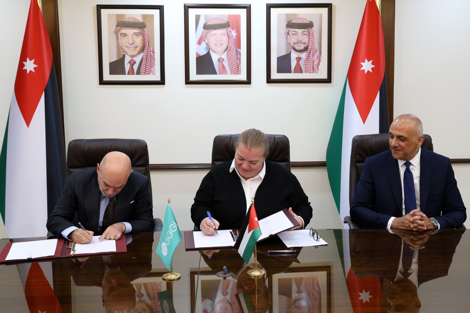 الأردن يوقّع اتفاقية الوضع القانوني لاستضافة مكتب المعهد العالمي للنمو الأخضر الأردن يوقّع اتفاقية الوضع القانوني لاستضافة مكتب المعهد العالمي للنمو الأخضر
