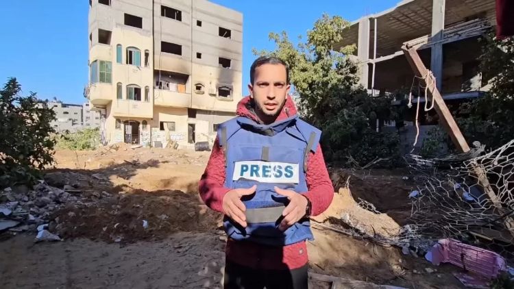استشهاد مراسل الجزيرة أنس الشريف بقصف إسرائيلي أمام مستشفى الشفاء استشهاد مراسل الجزيرة أنس الشريف بقصف إسرائيلي أمام مستشفى الشفاء
