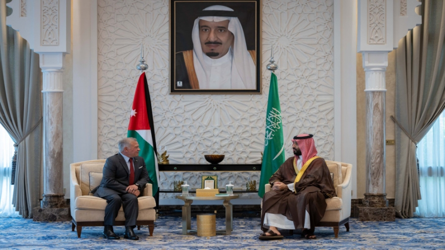 الملك يبحث مع ولي العهد السعودي التطورات في غزة والضفة الغربية الملك يبحث مع ولي العهد السعودي التطورات في غزة والضفة الغربية