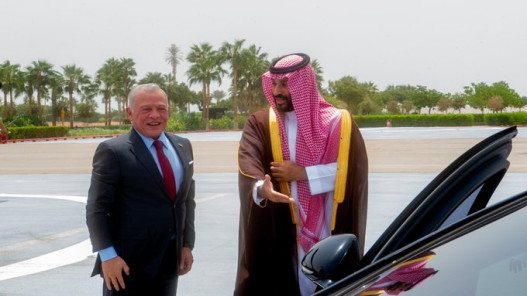 الملك يعود إلى أرض الوطن بعد زيارة إلى السعودية الملك يعود إلى أرض الوطن بعد زيارة إلى السعودية