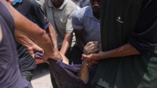 4 شهداء بقصف إسرائيلي على مدينة غزة ومخيم النصيرات 4 شهداء بقصف إسرائيلي على مدينة غزة ومخيم النصيرات