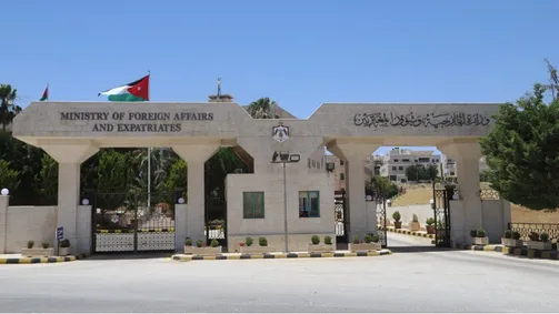 الخارجية تتابع وفاة أردني وإصابة 4 من عائلة واحدة في حادث سير على طريق درعا الخارجية تتابع وفاة أردني وإصابة 4 من عائلة واحدة في حادث سير على طريق درعا