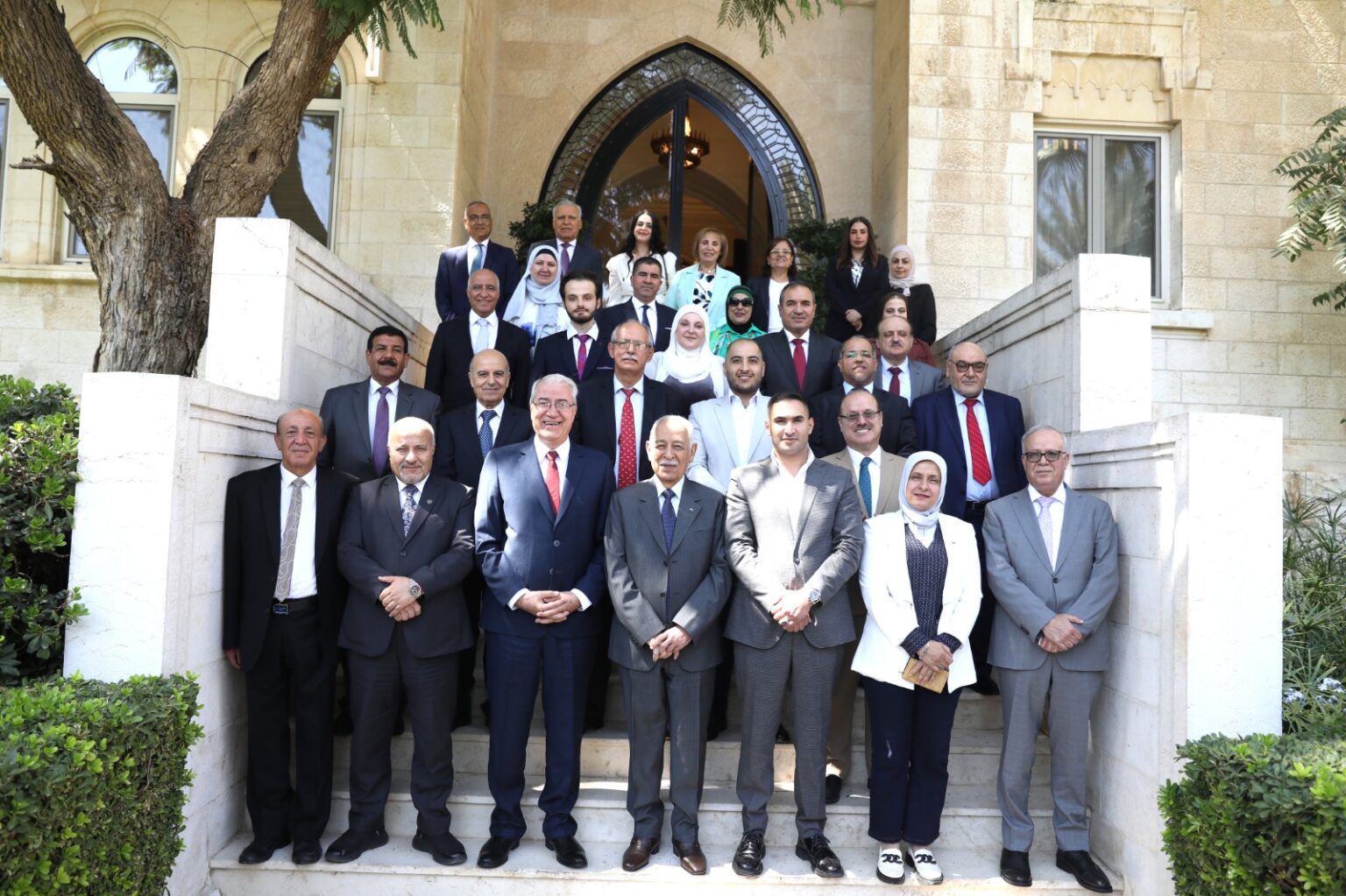 رئيس الديوان الملكي: الدفاع عن منجزات الأردن ومواقفه واجب وطني جماعي رئيس الديوان الملكي: الدفاع عن منجزات الأردن ومواقفه واجب وطني جماعي