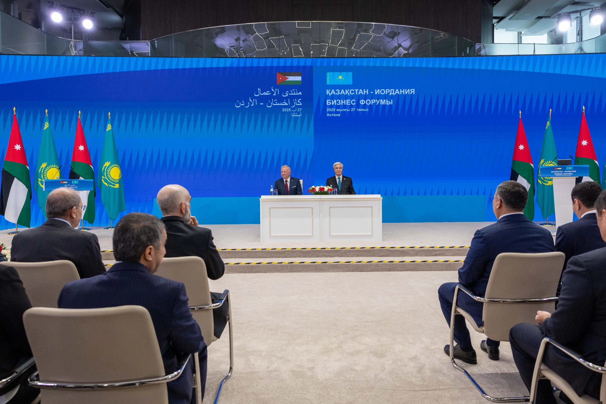 الملك: الموقع الاستراتيجي للأردن يشكل فرصة لبناء جسر اقتصادي بين آسيا الوسطى والشرق الأوسط. الملك: الموقع الاستراتيجي للأردن يشكل فرصة لبناء جسر اقتصادي بين آسيا الوسطى والشرق الأوسط.